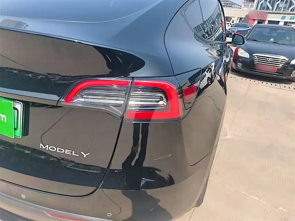 Tesla Model Y — фото 4