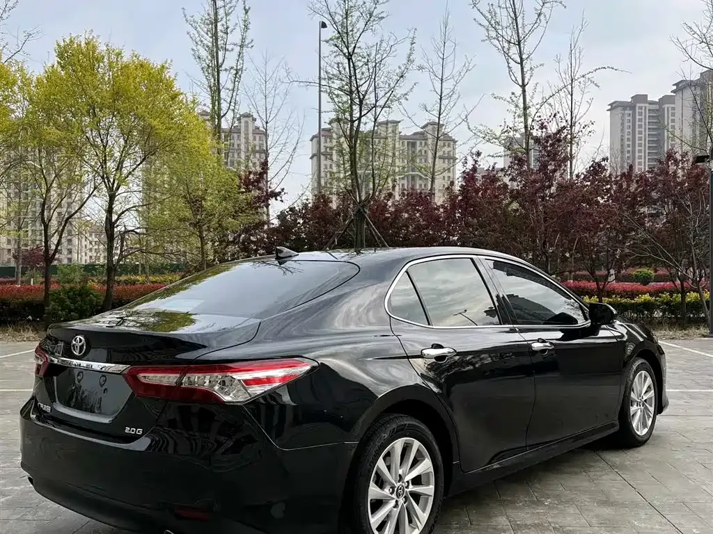 Toyota Camry — фото 10