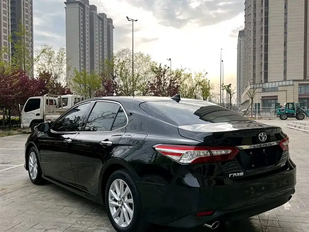 Toyota Camry — фото 3