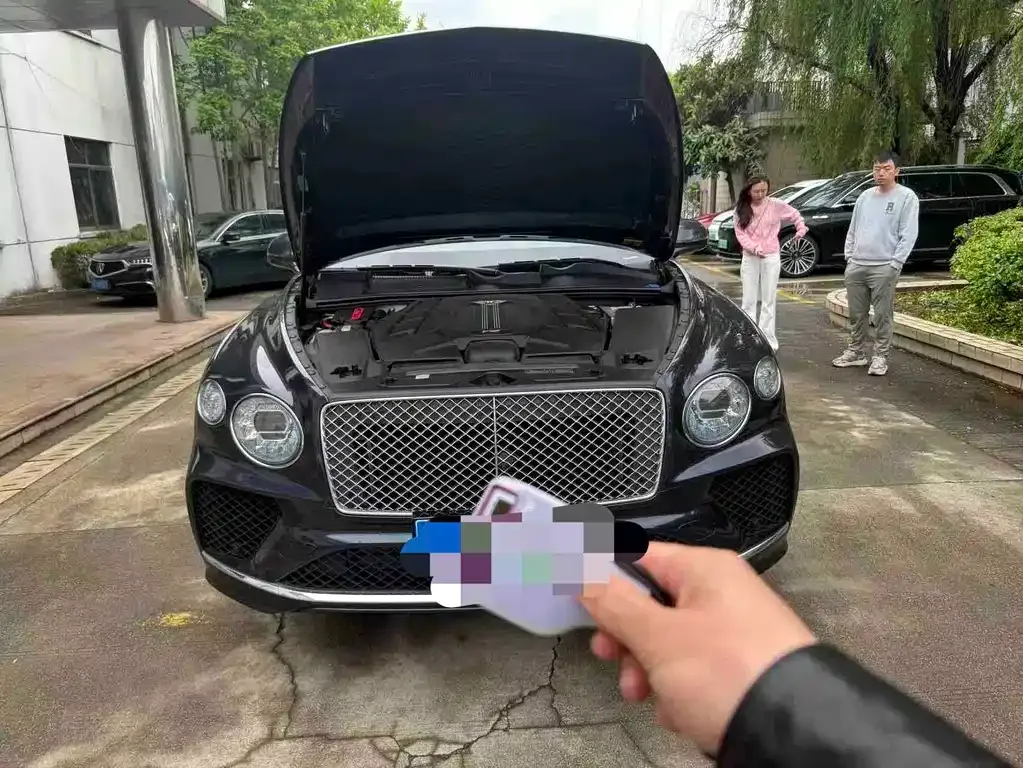 Bentley Bentayga 2024 из CN, фото 7