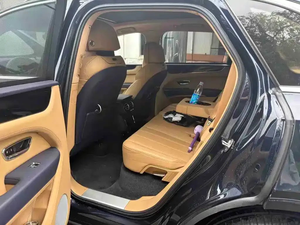 Bentley Bentayga 2024 из CN, фото 6