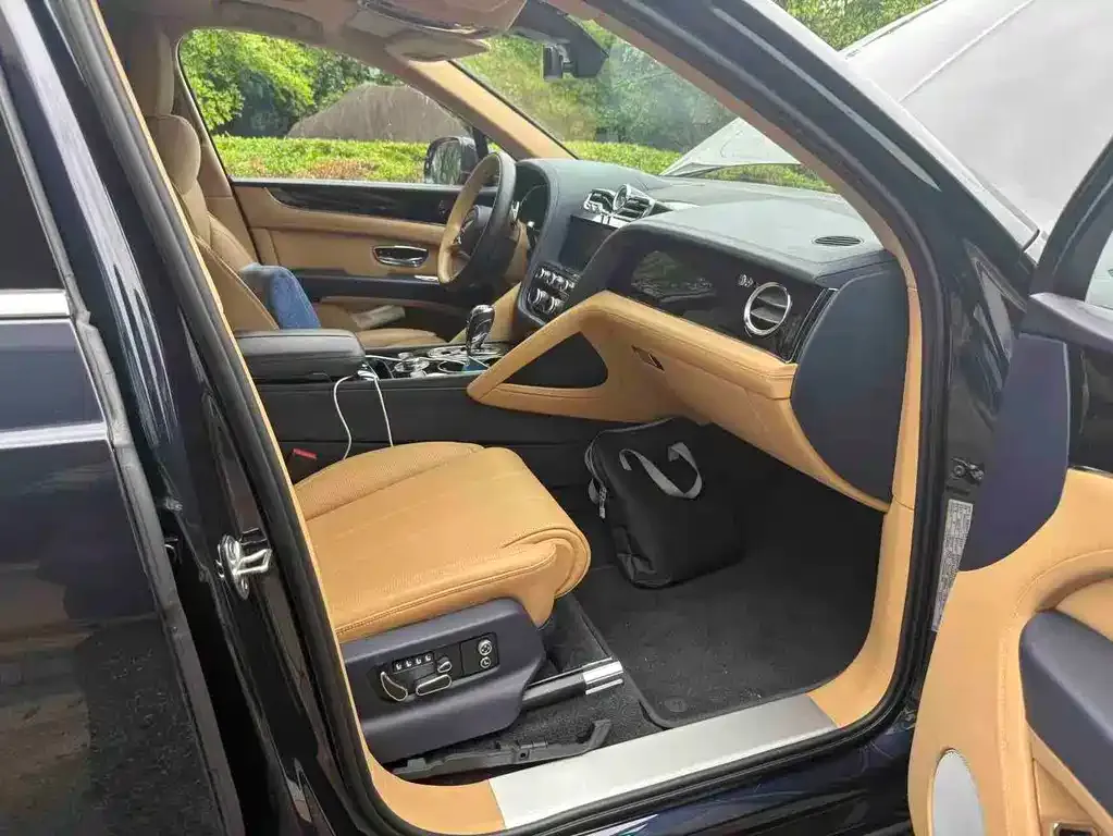 Bentley Bentayga 2024 из CN, фото 3