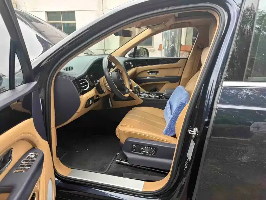 Bentley Bentayga 2024 из CN, фото 5