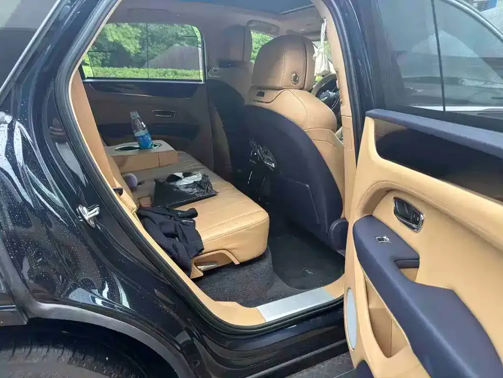 Bentley Bentayga 2024 из CN, фото 4
