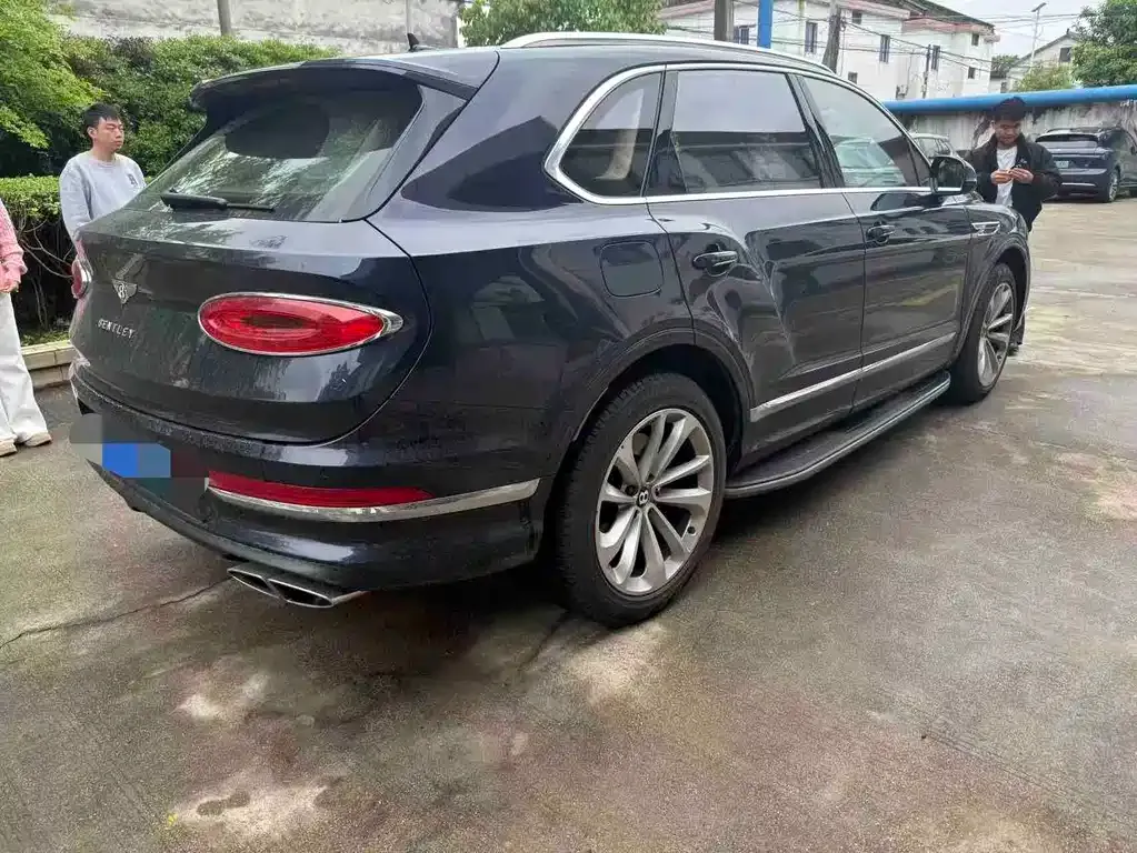Bentley Bentayga 2024 из CN, фото 10