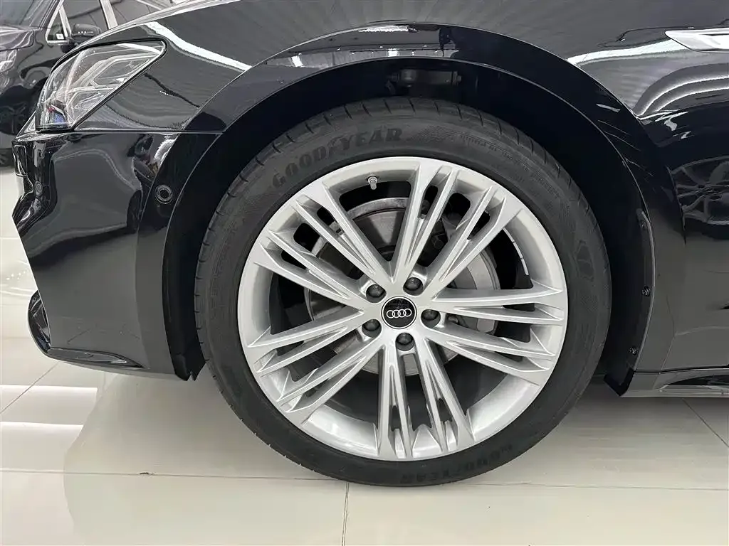 Audi A7L 2025 из CN, фото 9