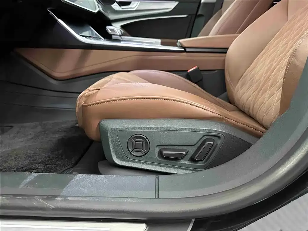 Audi A7L 2025 из CN, фото 7