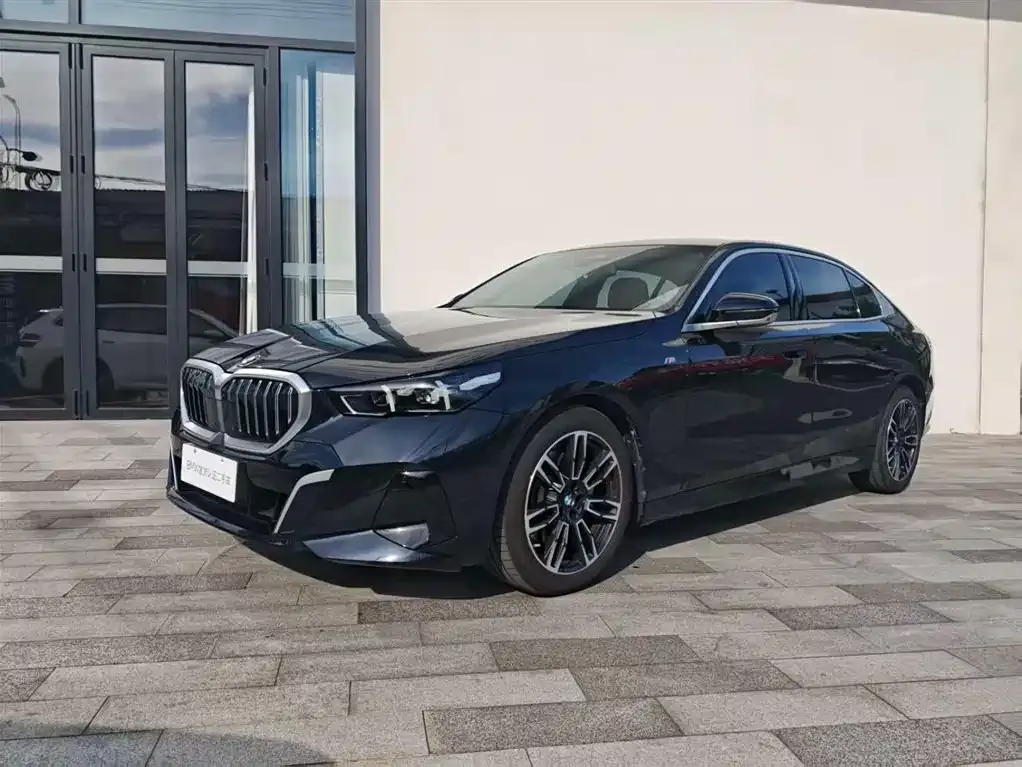 BMW 5 Series — фото 1