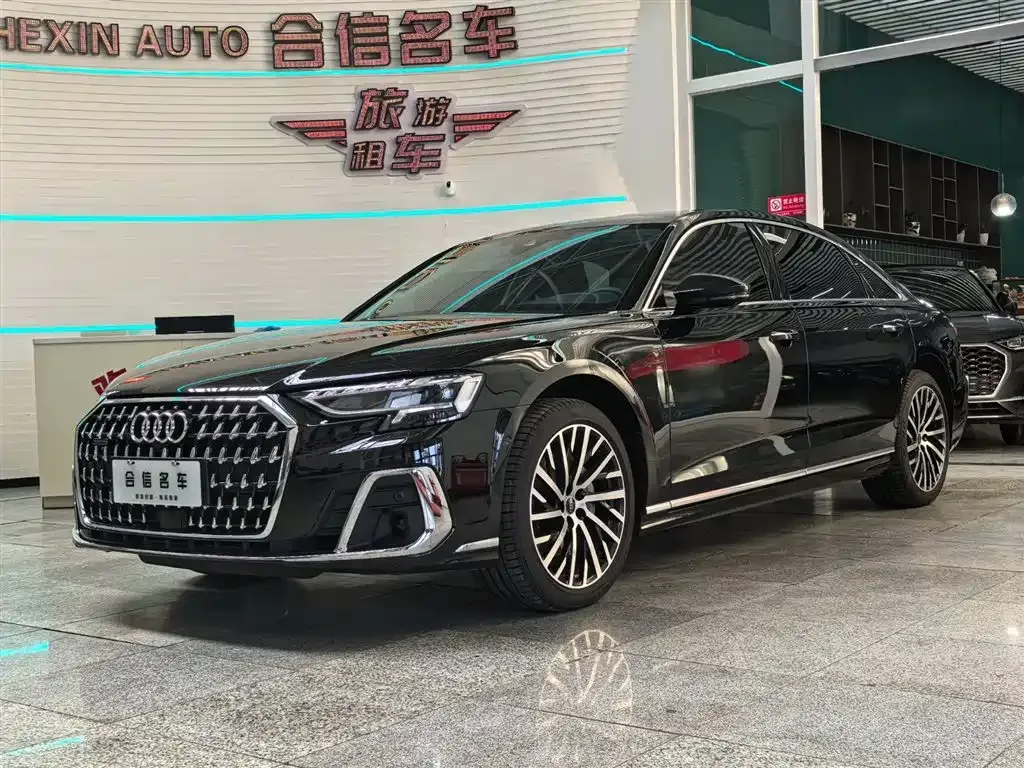 Audi A8 — фото 1