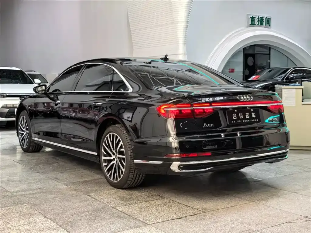 Audi A8 — фото 6