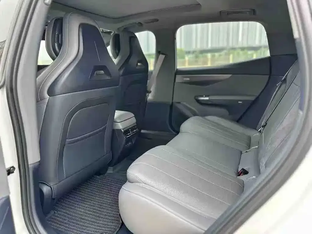 Lynk & Co 07 EM-P 2024 из CN, фото 5
