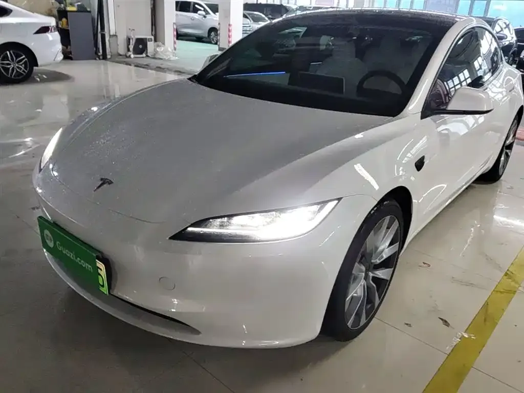 Tesla Model 3 — фото 1