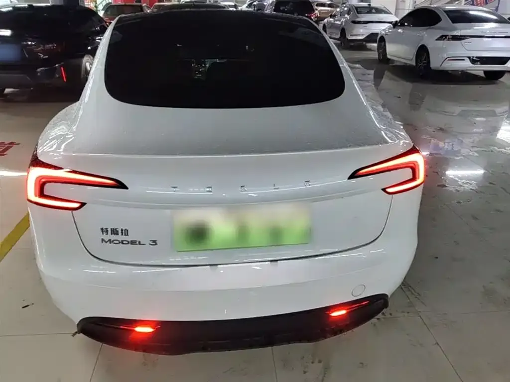 Tesla Model 3 — фото 10