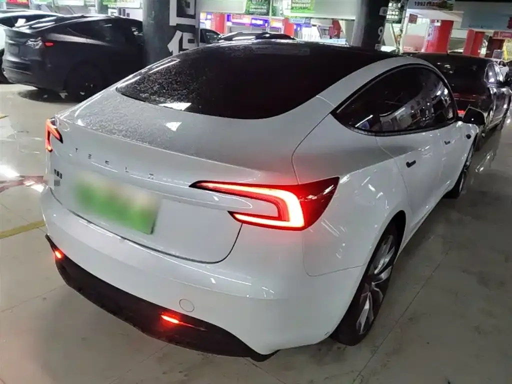 Tesla Model 3 — фото 7