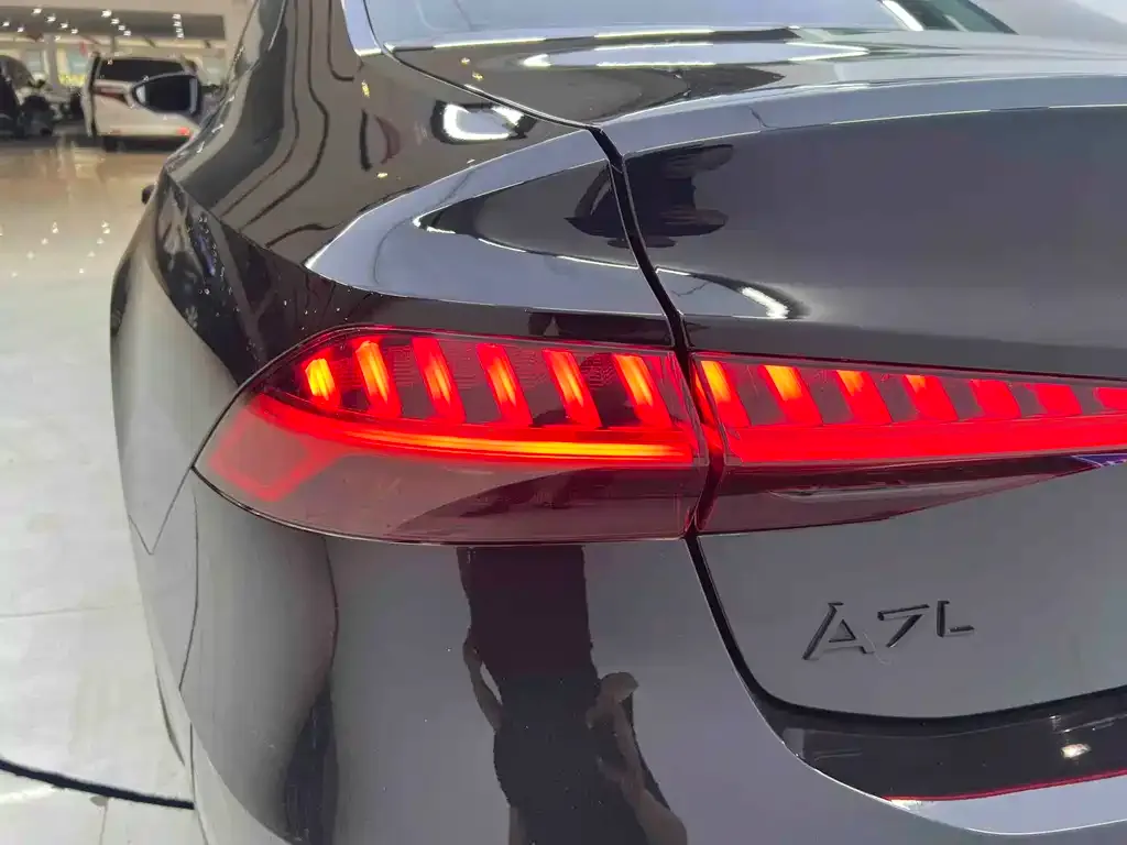 Audi A7L — фото 6