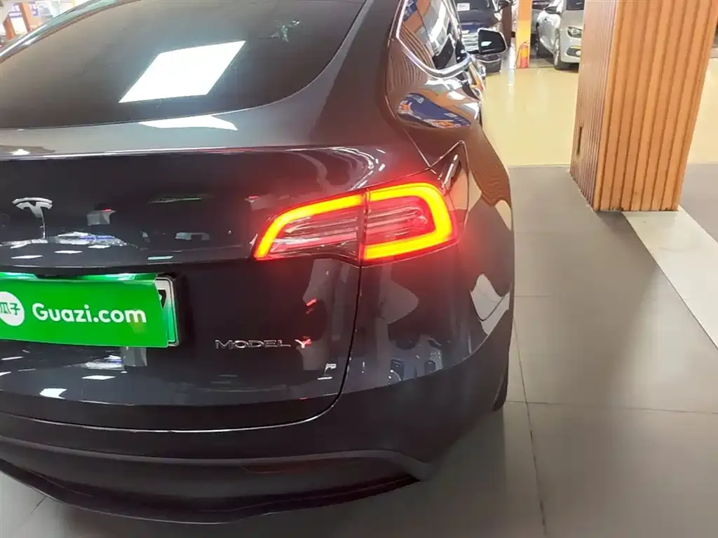 Tesla Model Y — фото 4