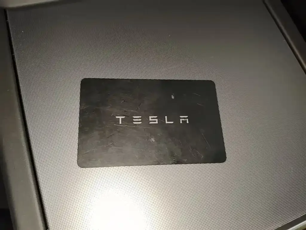 Tesla Model 3 — фото 5