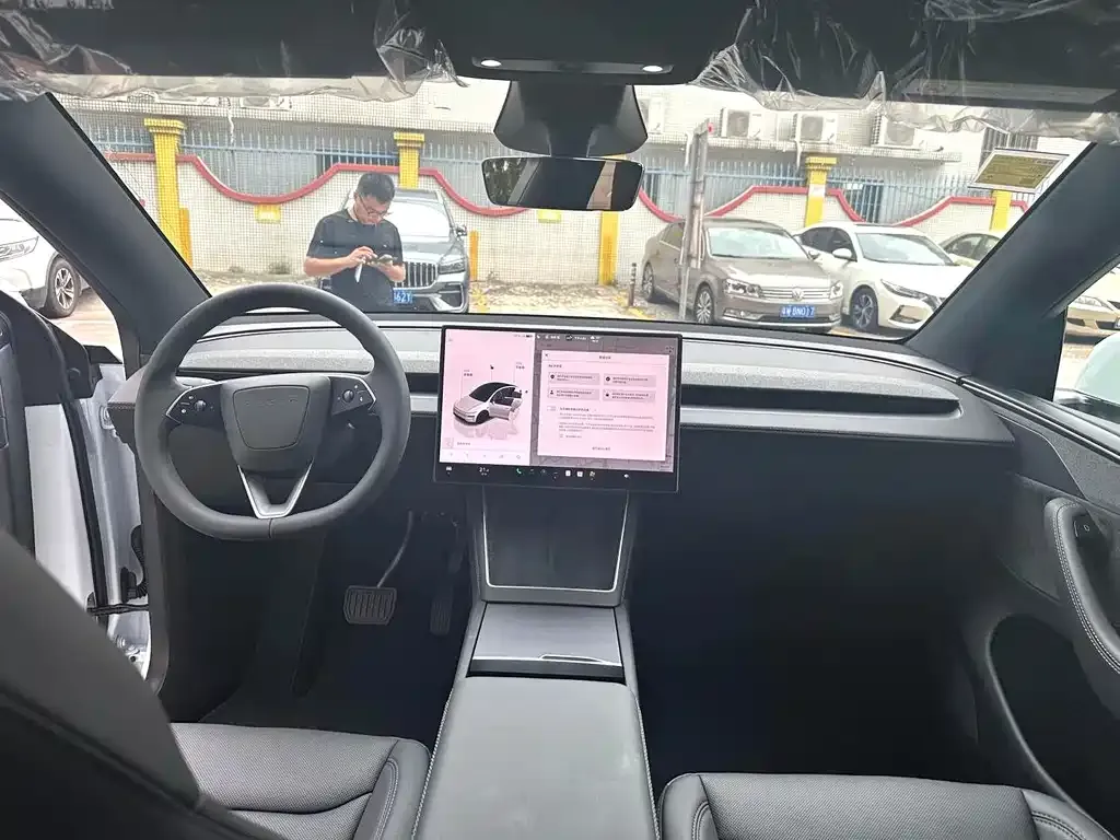 Tesla Model Y — фото 6