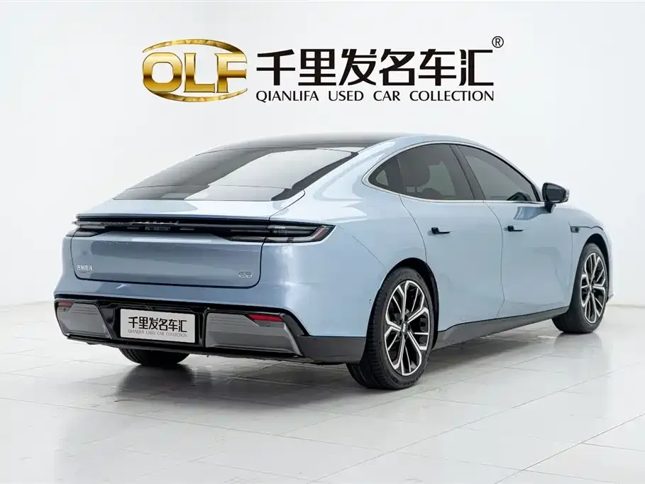 Geely Galaxy E8 — фото 10