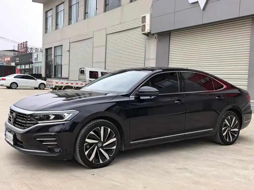 Volkswagen Passat — фото 1