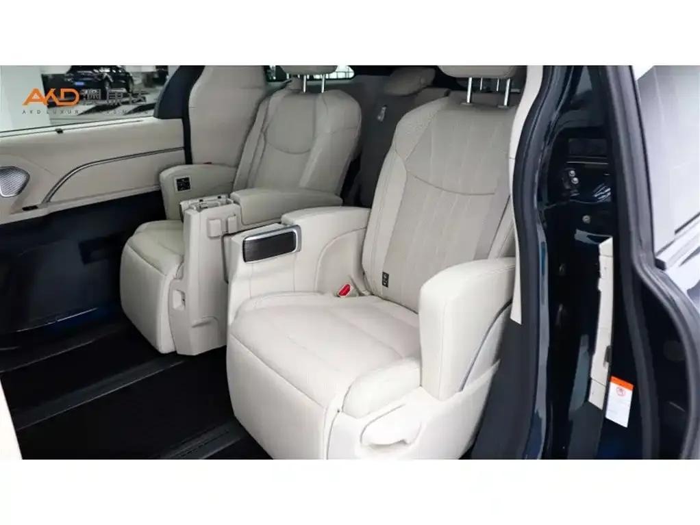 Toyota Granvia — фото 8