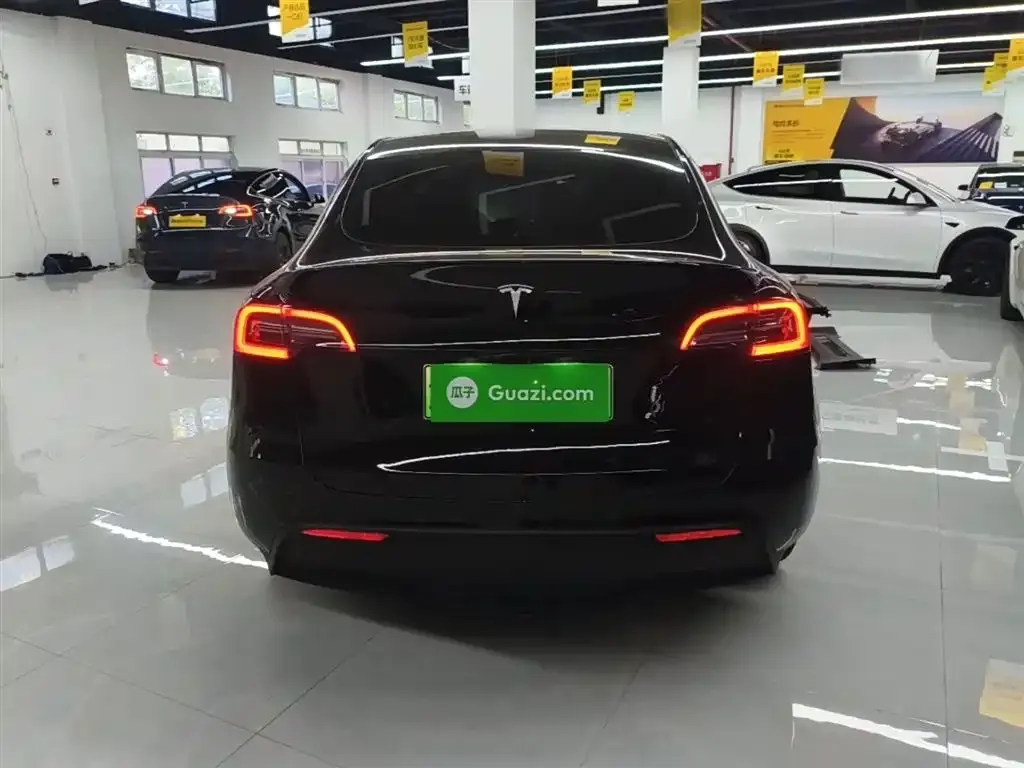 Tesla Model Y — фото 6