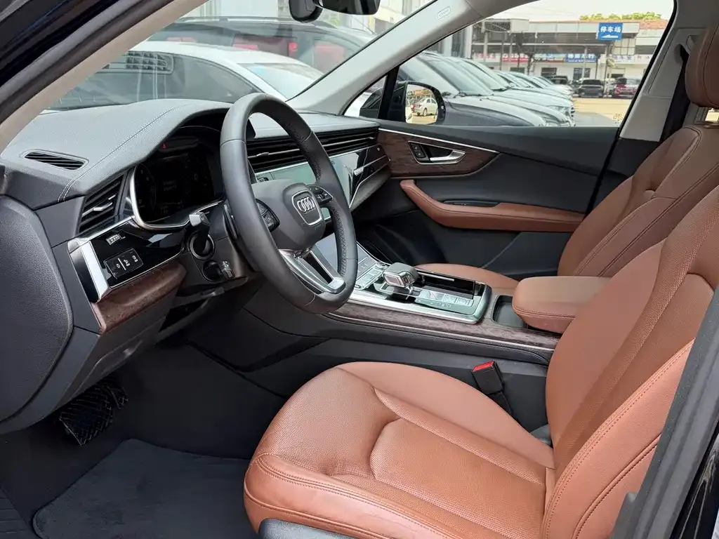 Audi Q7 2023 из CN, фото 4