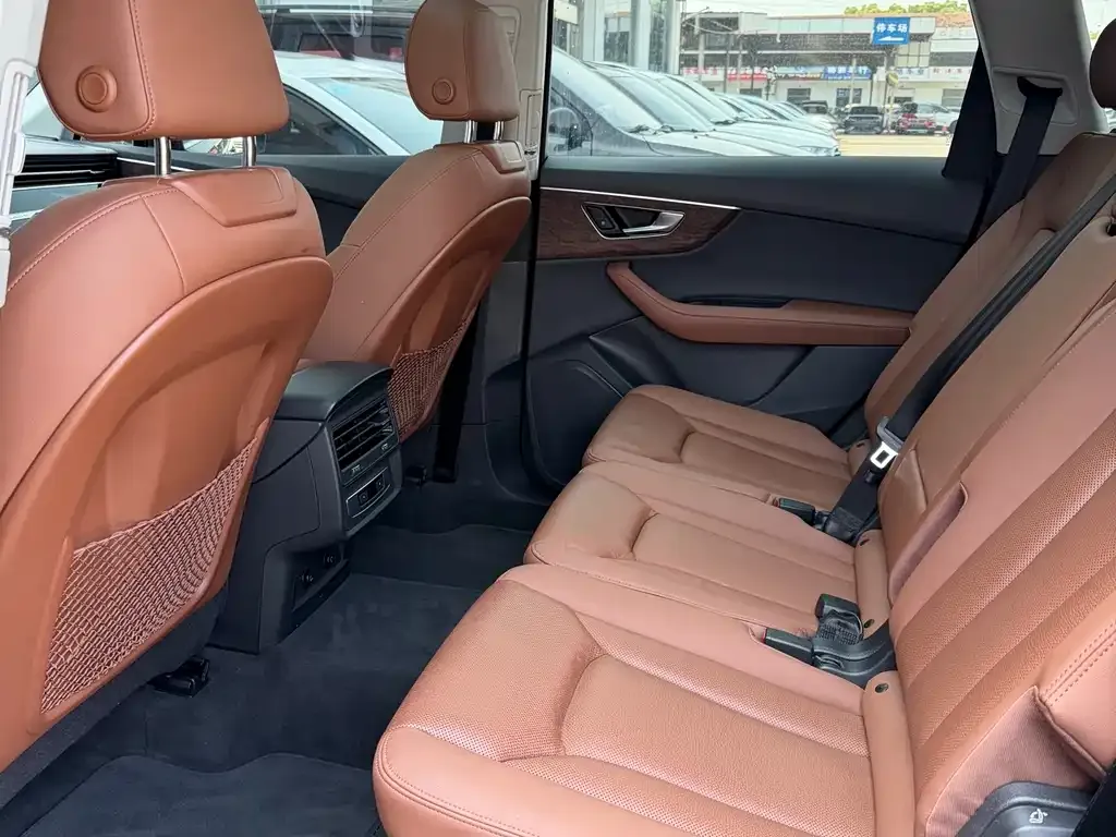 Audi Q7 2023 из CN, фото 10