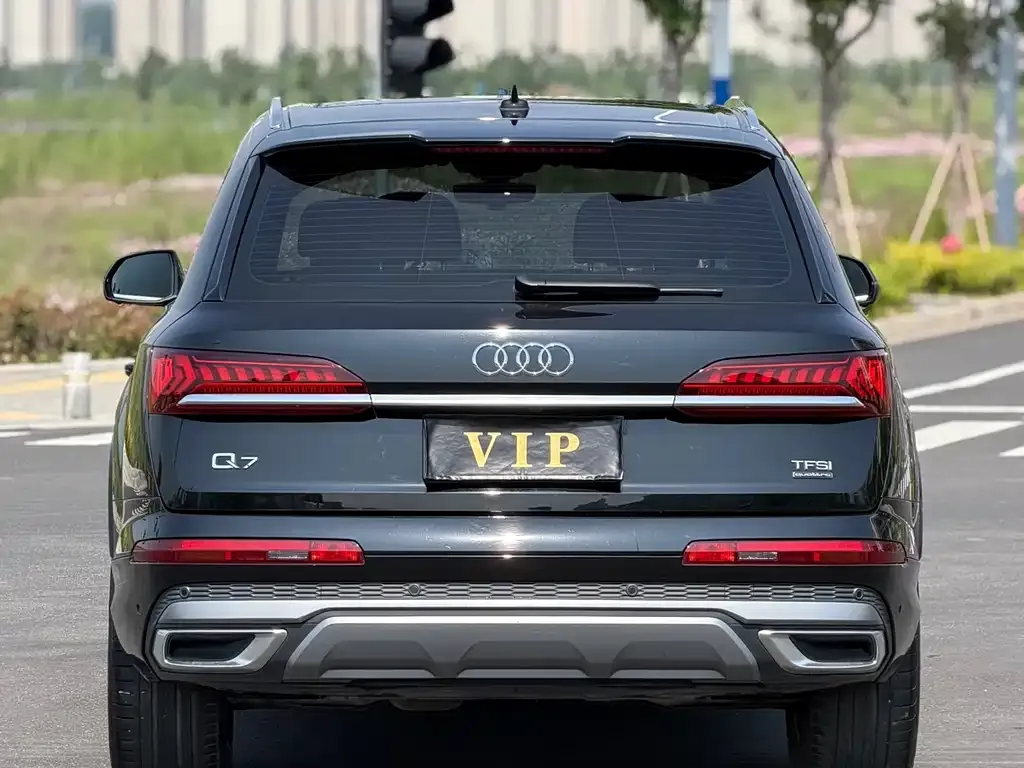 Audi Q7 2023 из CN, фото 2