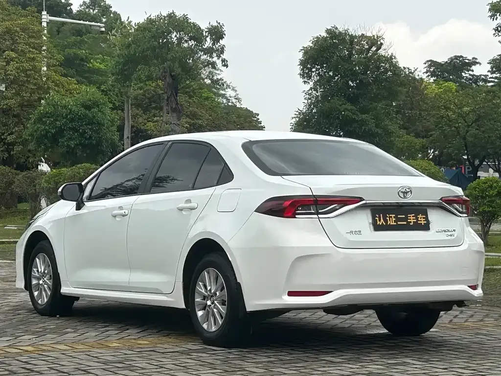 Toyota Corolla — фото 7
