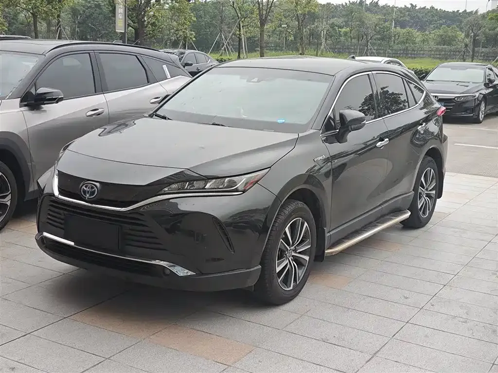 Toyota Harrier — фото 1