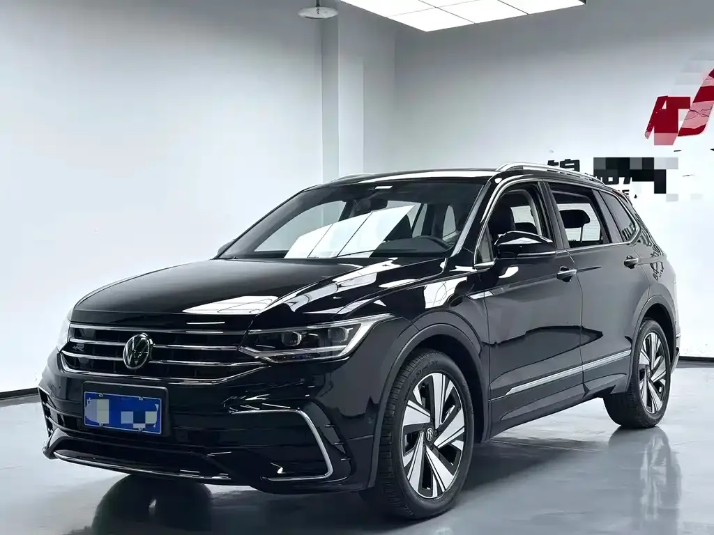 Volkswagen Tiguan L — фото 1