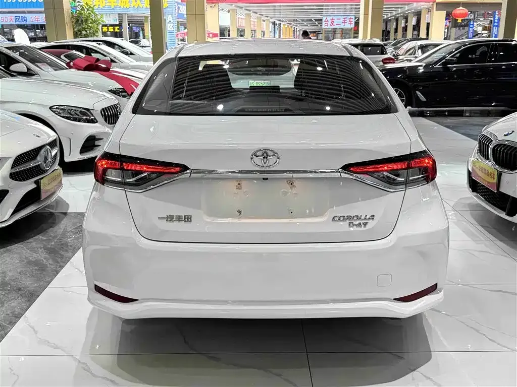Toyota Corolla — фото 8