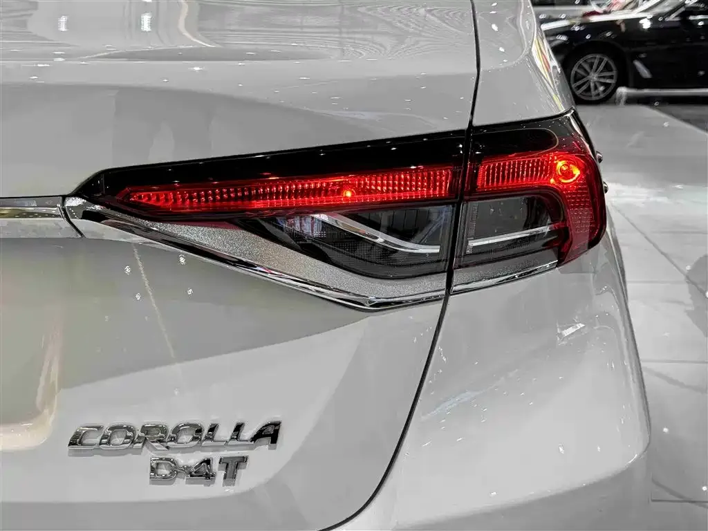 Toyota Corolla — фото 2