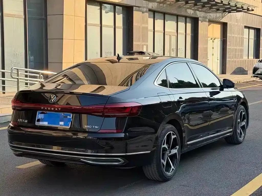 Volkswagen Passat 2024 из CN, фото 2