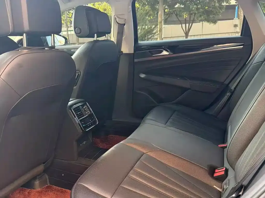 Volkswagen Passat 2024 из CN, фото 5