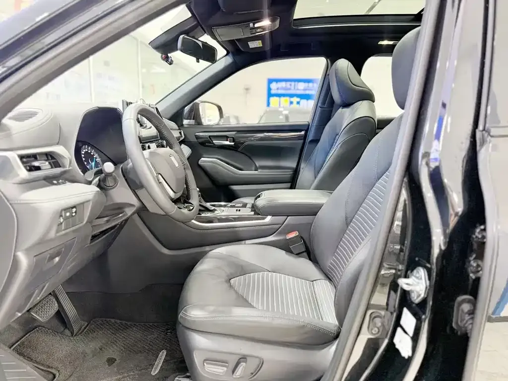 Toyota Crown Kluger 2024 из CN, фото 4
