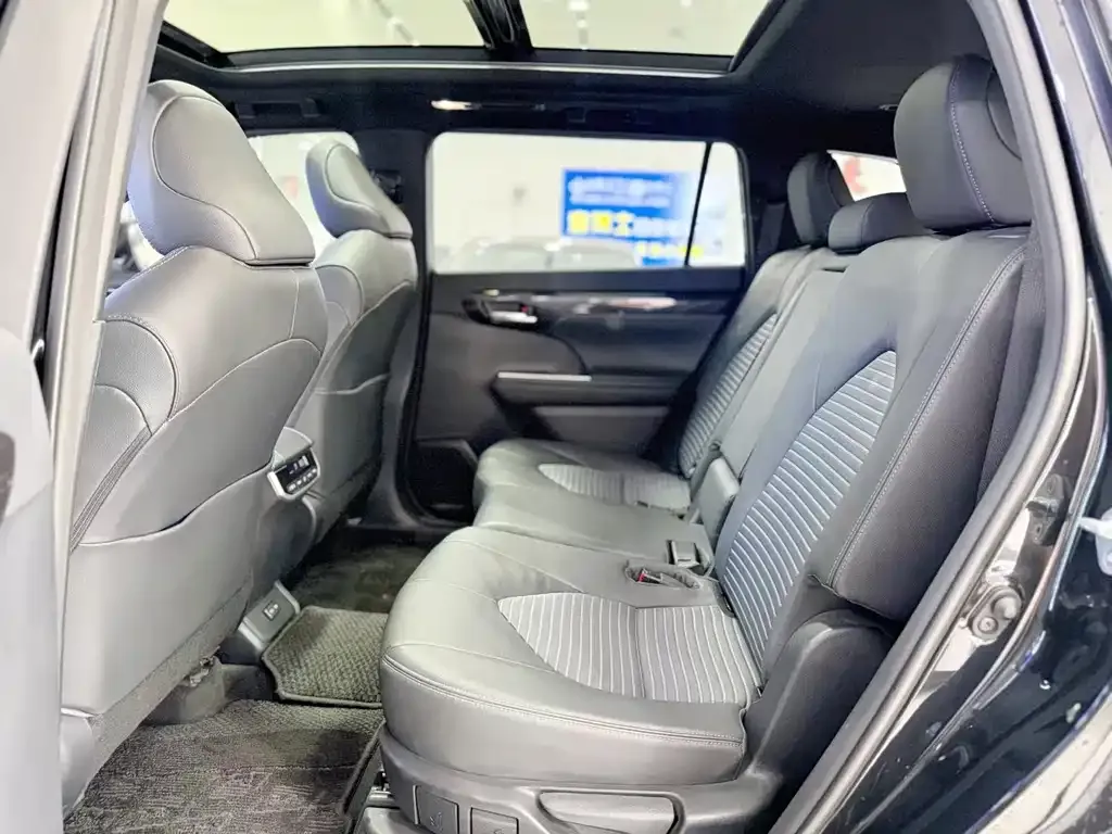 Toyota Crown Kluger 2024 из CN, фото 5