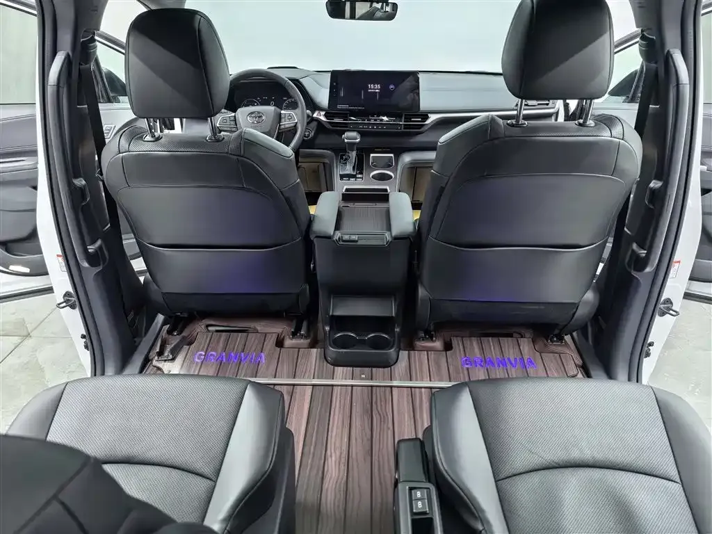 Toyota Granvia — фото 5