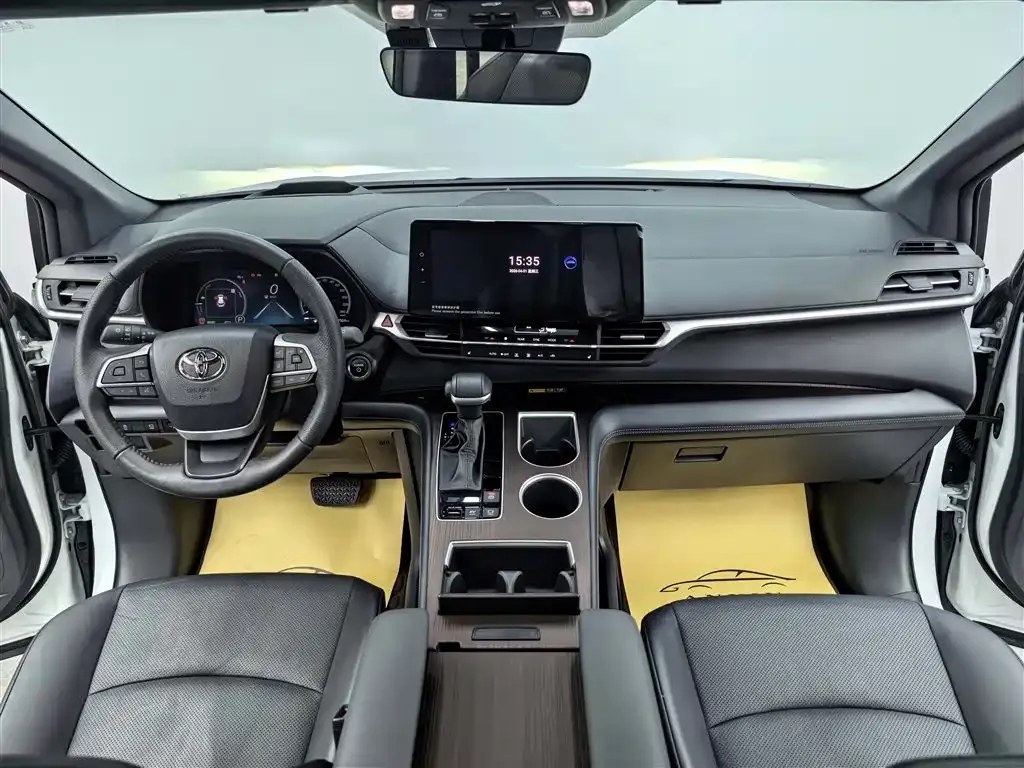 Toyota Granvia — фото 4