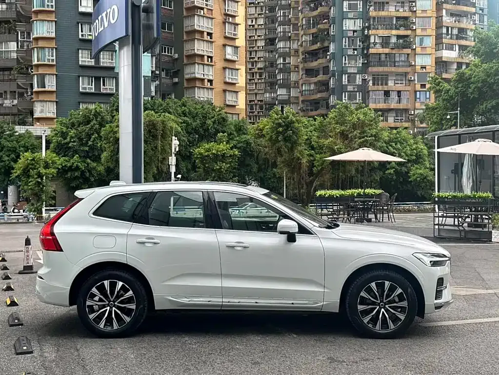 Volvo XC60 — фото 6
