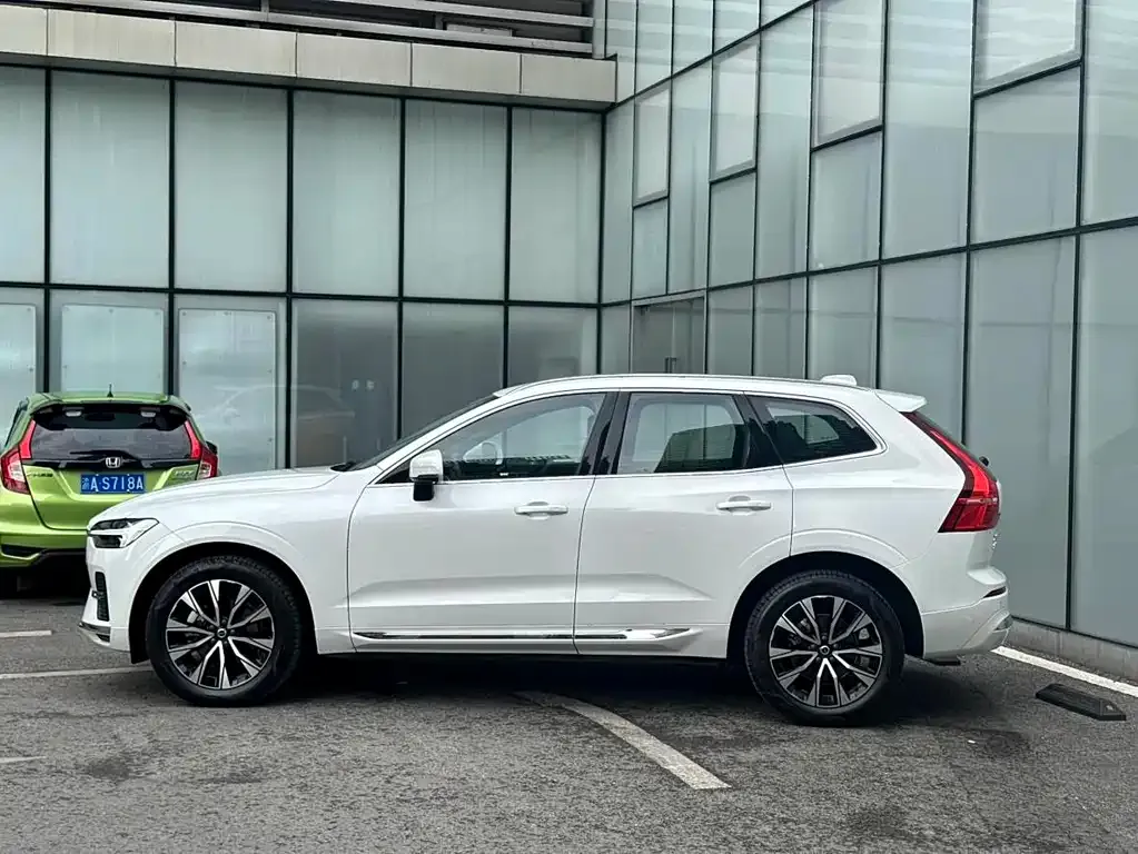 Volvo XC60 — фото 4