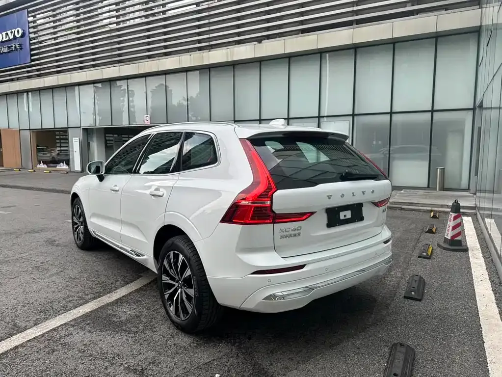 Volvo XC60 — фото 10