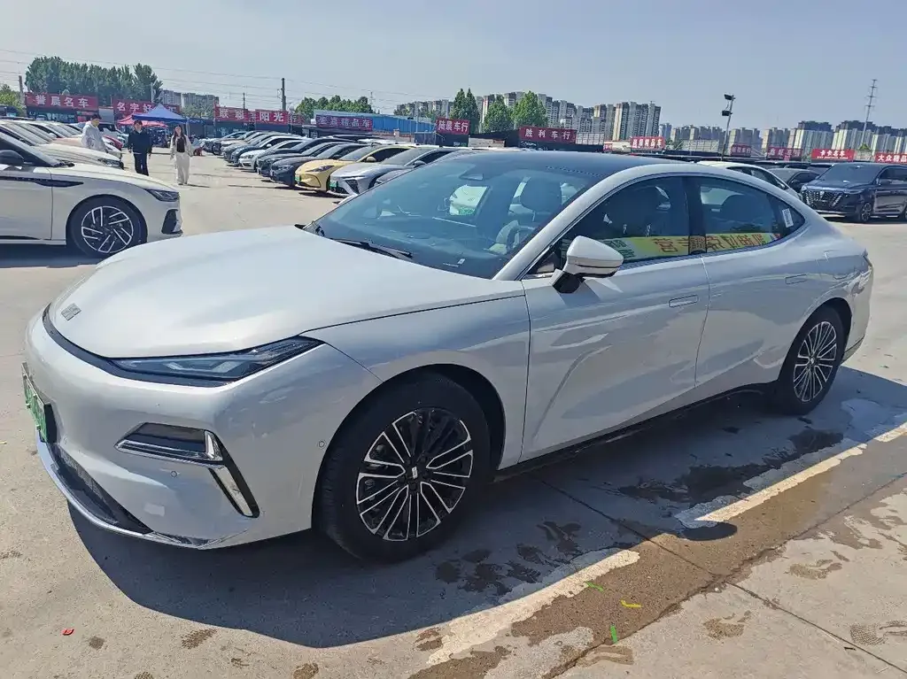 Geely Galaxy Xingyao 8