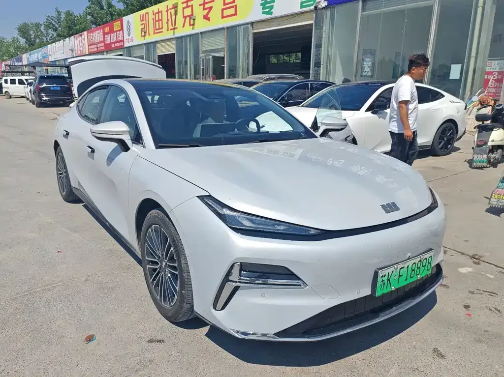 Geely Galaxy Xingyao 8 2025 из CN, фото 8