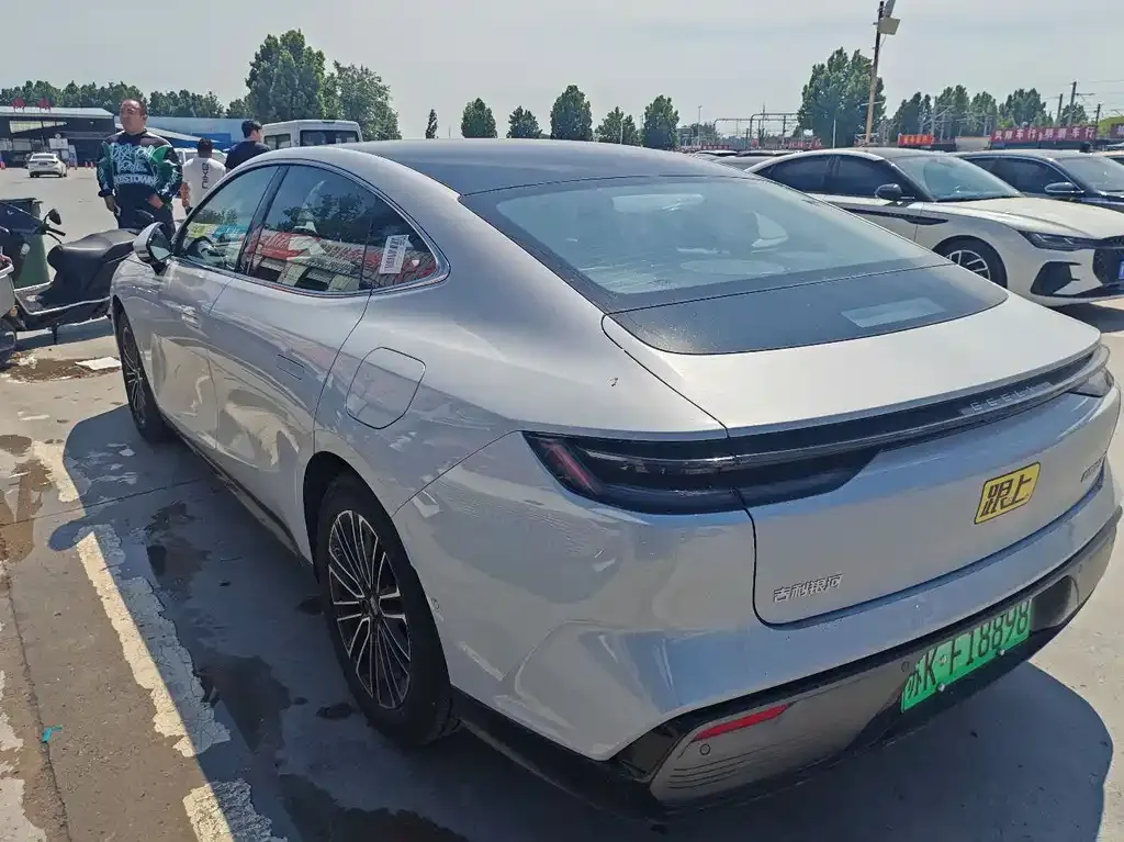Geely Galaxy Xingyao 8 2025 из CN, фото 5