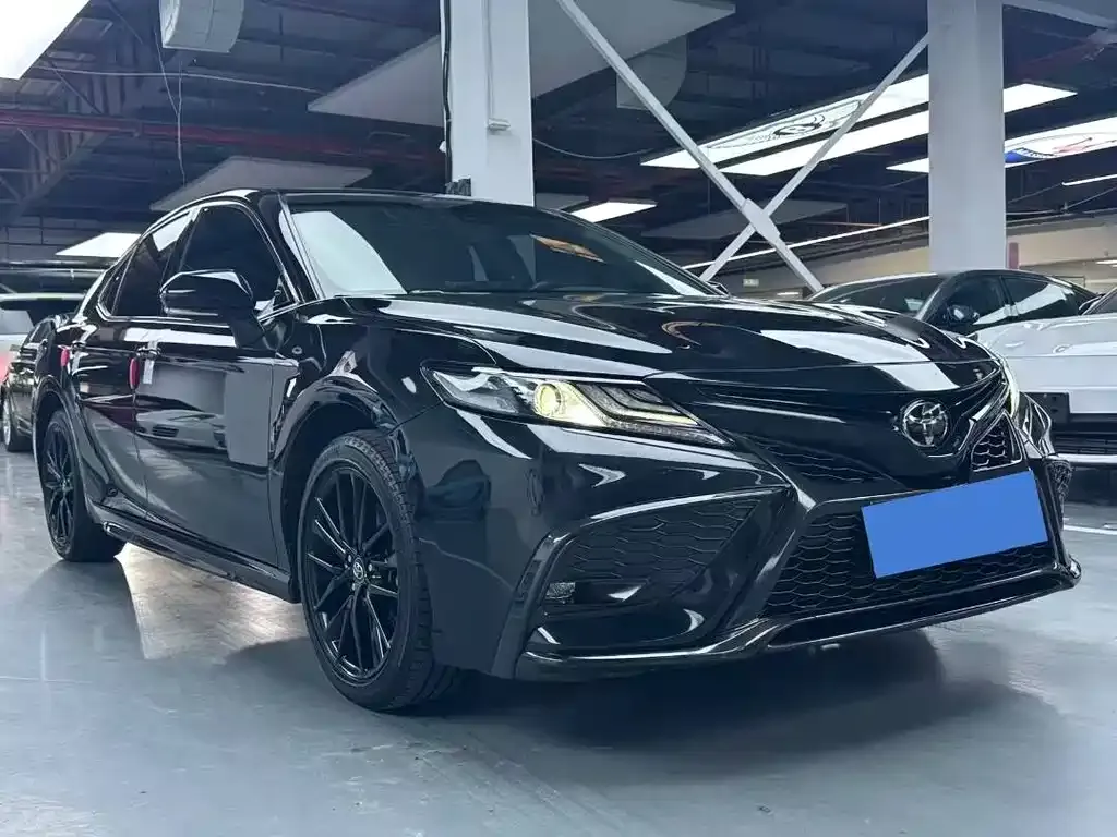 Toyota Camry — фото 7