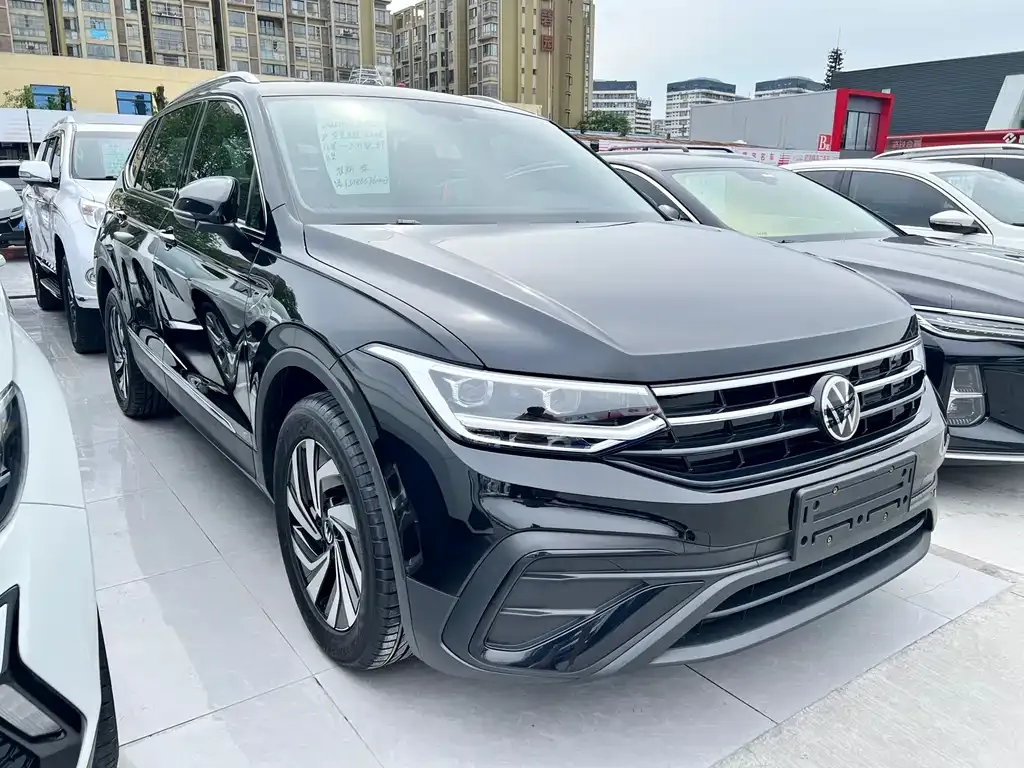 Volkswagen Tiguan L — фото 6
