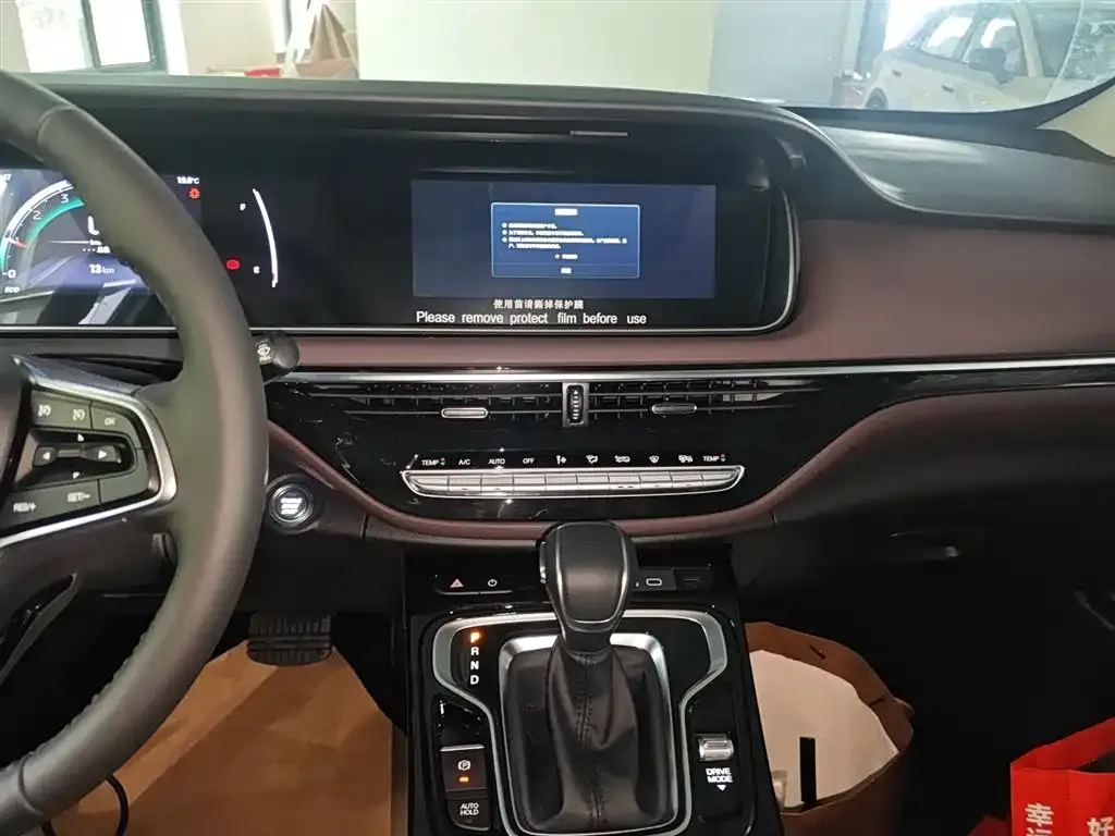 GAC Motor Trumpchi M6 — фото 10