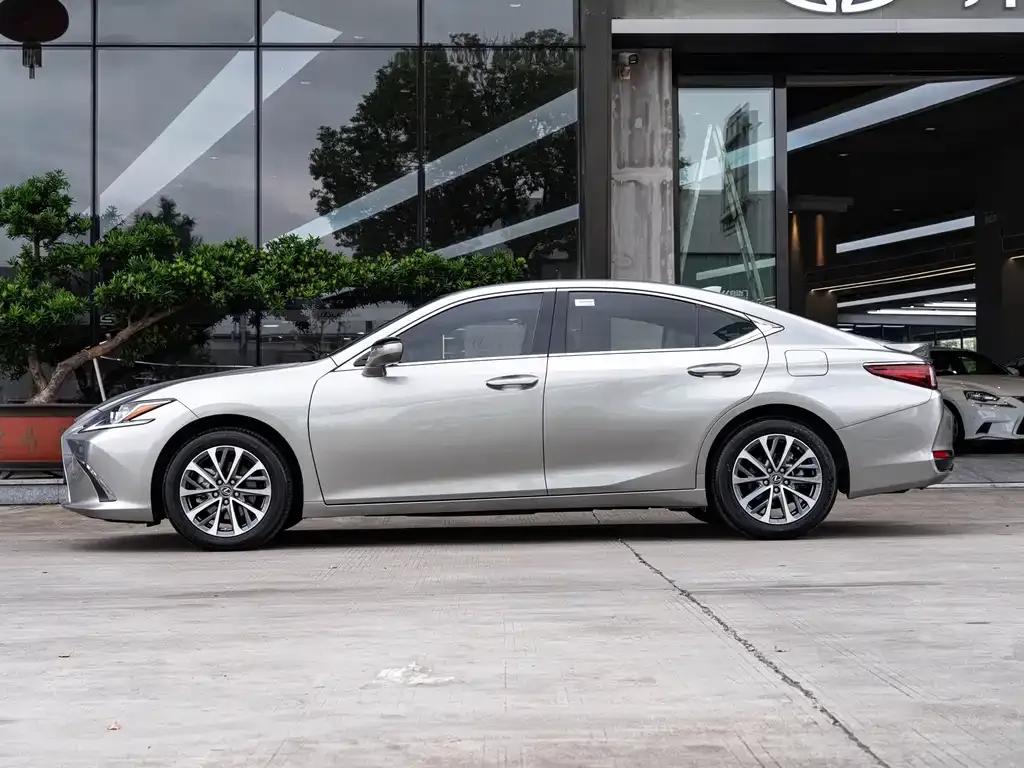Lexus ES — фото 4